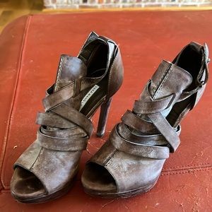 Vera Wang Lavender snow calf bootie heels.  Sz 6/36